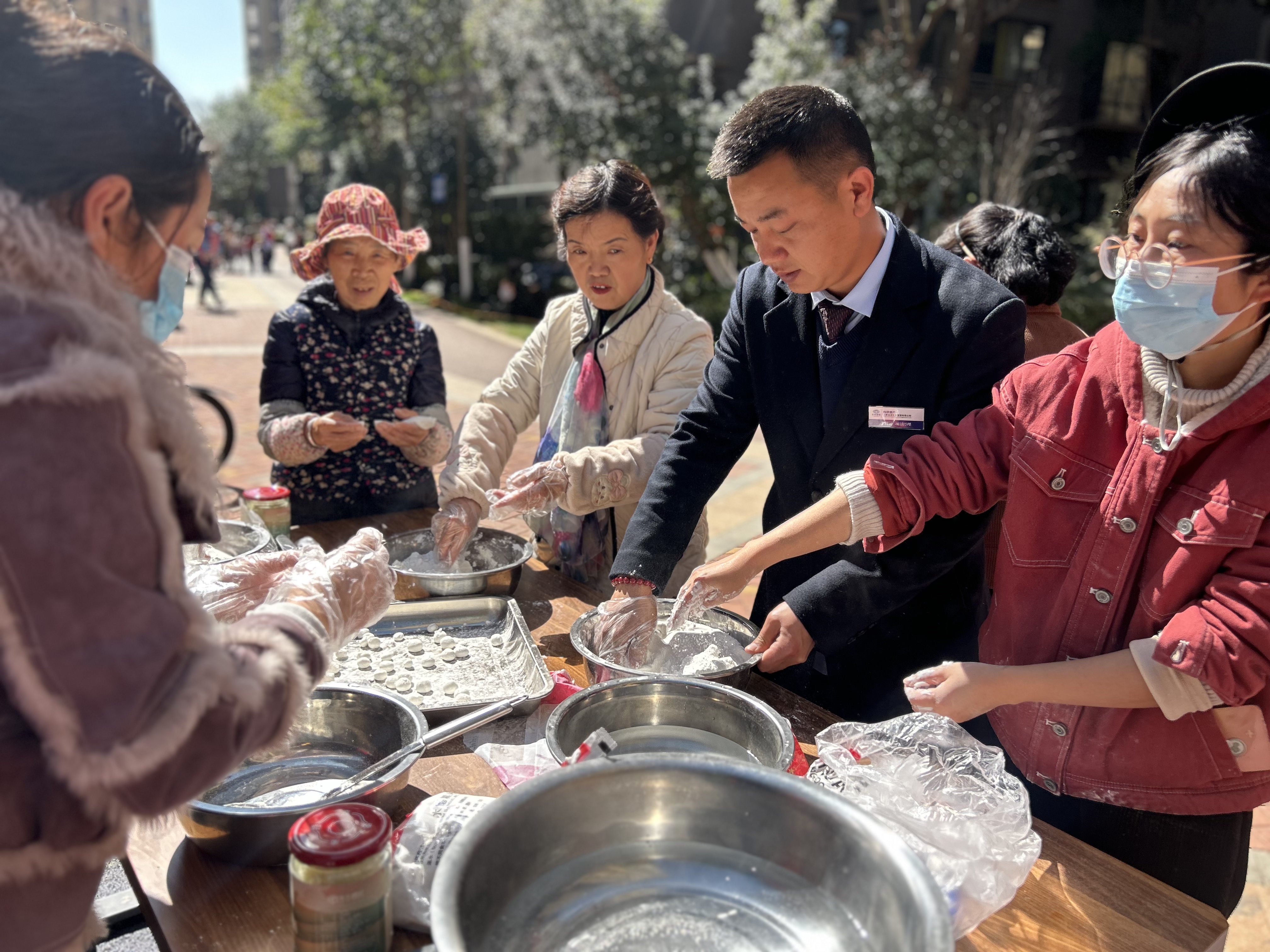省房物業(yè)開展“濃濃鄰里情，乒乓鬧元宵” 活動(dòng)